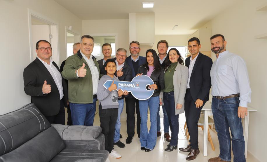 Com apoio da Estado, 94 famílias da Lapa recebem as chaves da casa própria