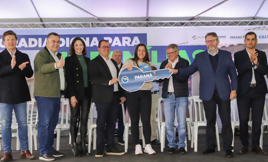 Com apoio da Estado, 94 famílias da Lapa recebem as chaves da casa própria