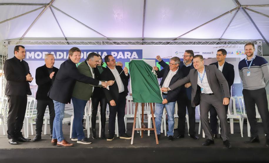 Com apoio da Estado, 94 famílias da Lapa recebem as chaves da casa própria