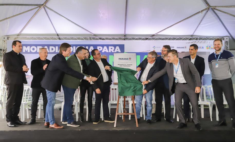 Com apoio da Estado, 94 famílias da Lapa recebem as chaves da casa própria