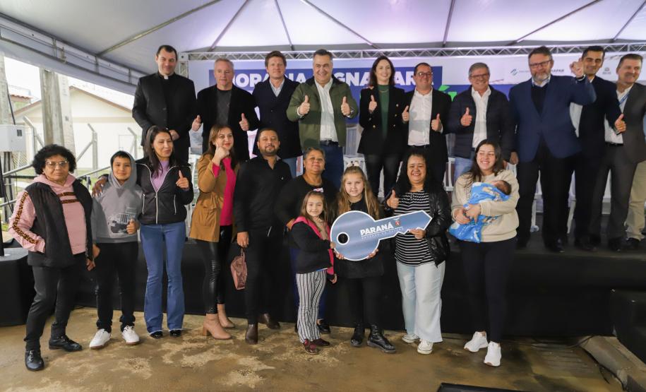 Com apoio da Estado, 94 famílias da Lapa recebem as chaves da casa própria
