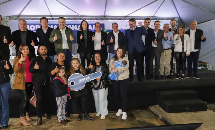 Com apoio da Estado, 94 famílias da Lapa recebem as chaves da casa própria