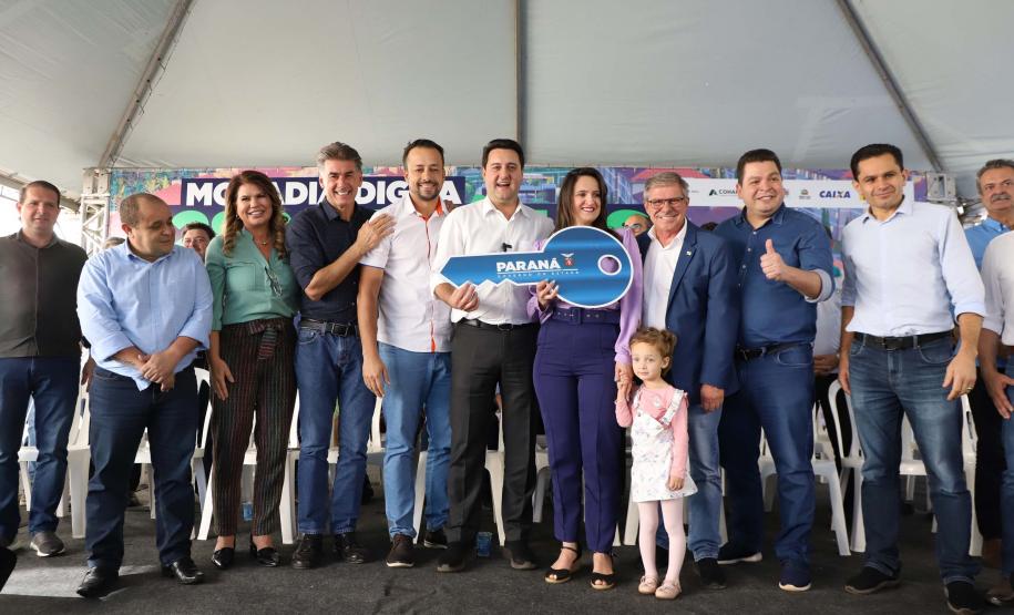 Com apoio do Estado para entrada, 85 famílias de Cascavel conquistam a casa própria