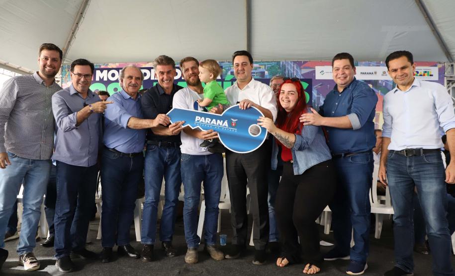 Com apoio do Estado para entrada, 85 famílias de Cascavel conquistam a casa própria