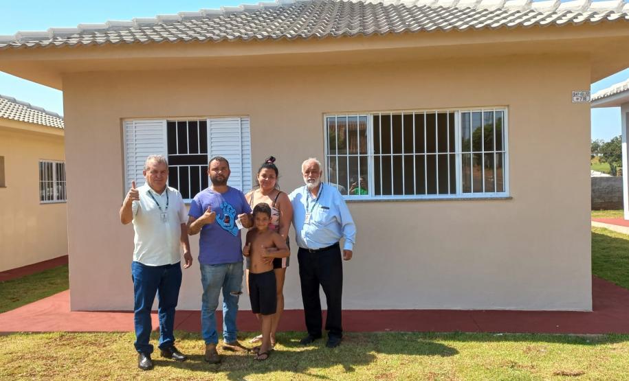 Um sonho que se torna realidade: 36 Famílias de Alto Paraíso recebem suas casas com a ajuda do subsídio do Governo.