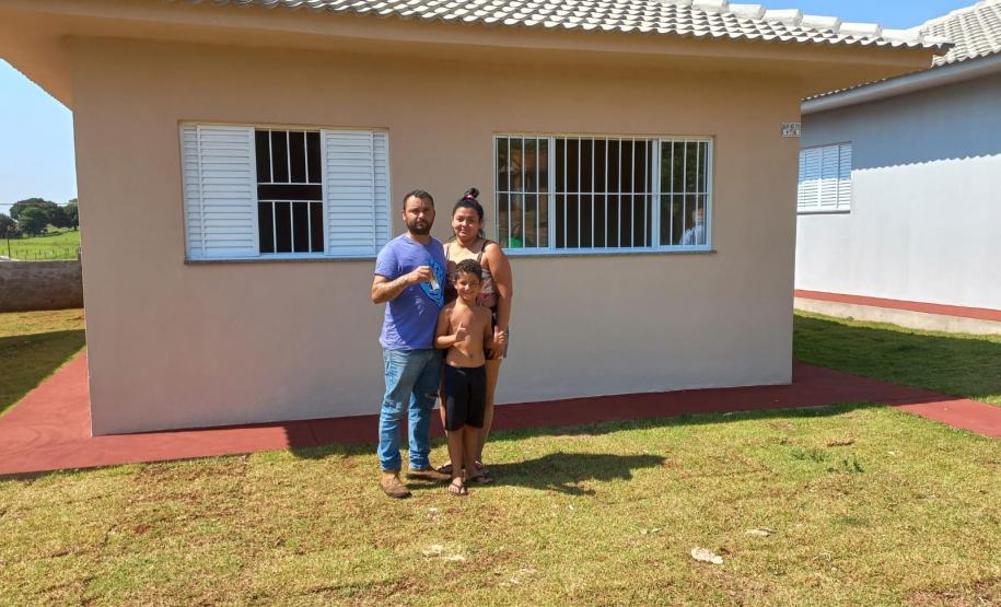 Um sonho que se torna realidade: 36 Famílias de Alto Paraíso recebem suas casas com a ajuda do subsídio do Governo.