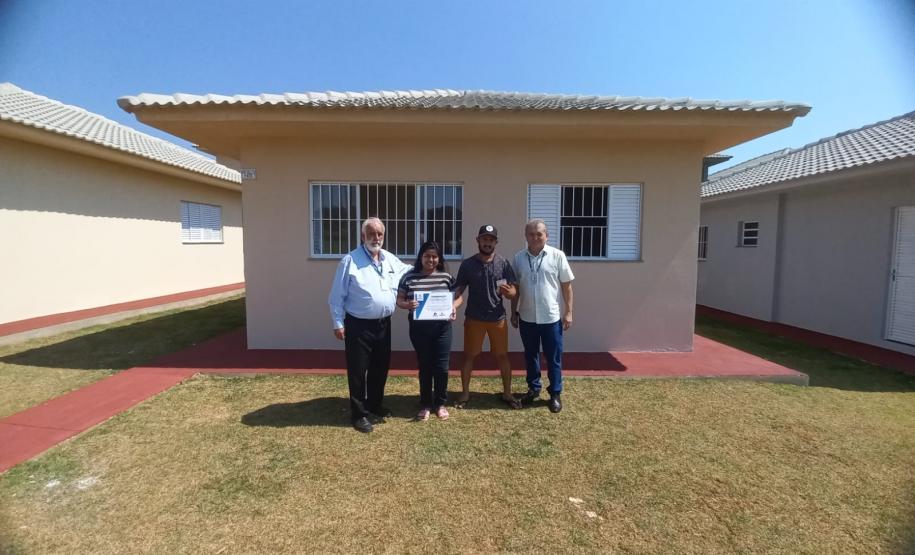 Um sonho que se torna realidade: 36 Famílias de Alto Paraíso recebem suas casas com a ajuda do subsídio do Governo.
