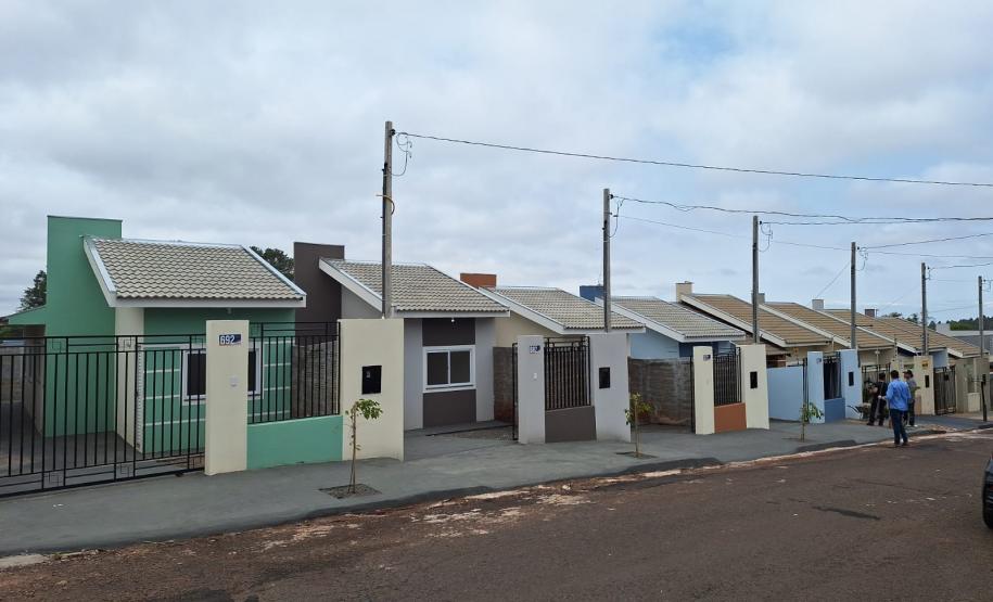 Entrega de 25 Casas no Residencial Tibagi II em Apucarana pelo Programa Casa Fácil Paraná