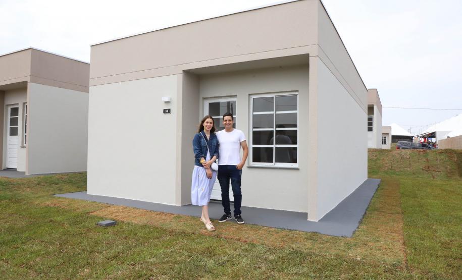 Ratinho Junior entrega 408 casas em Ponta Grossa