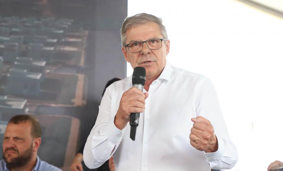 Ratinho Junior entrega 408 casas em Ponta Grossa