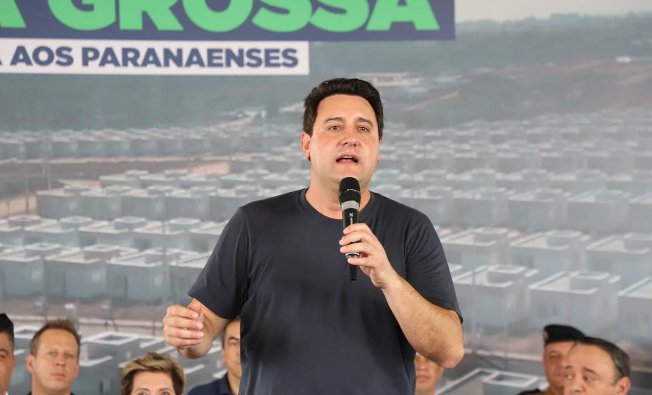 Ratinho Junior entrega 408 casas em Ponta Grossa