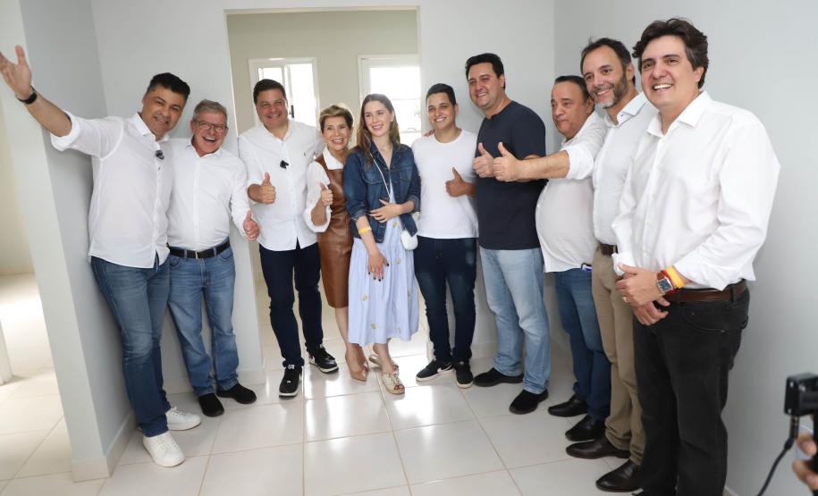Ratinho Junior entrega 408 casas em Ponta Grossa