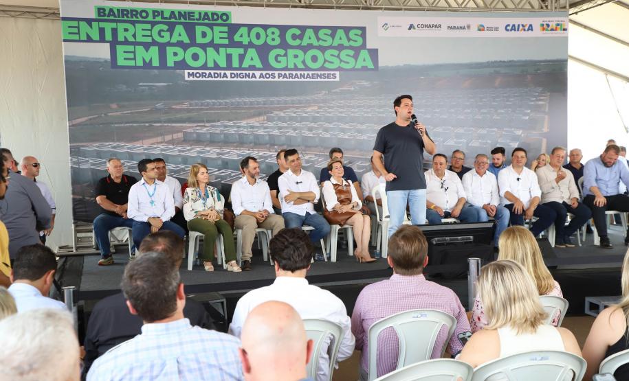 Ratinho Junior entrega 408 casas em Ponta Grossa