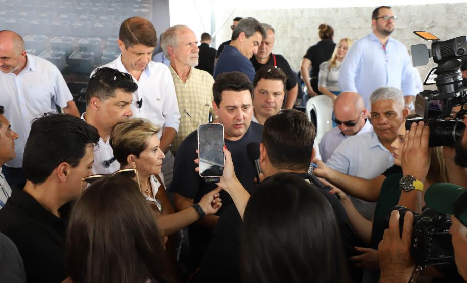 Ratinho Junior entrega 408 casas em Ponta Grossa