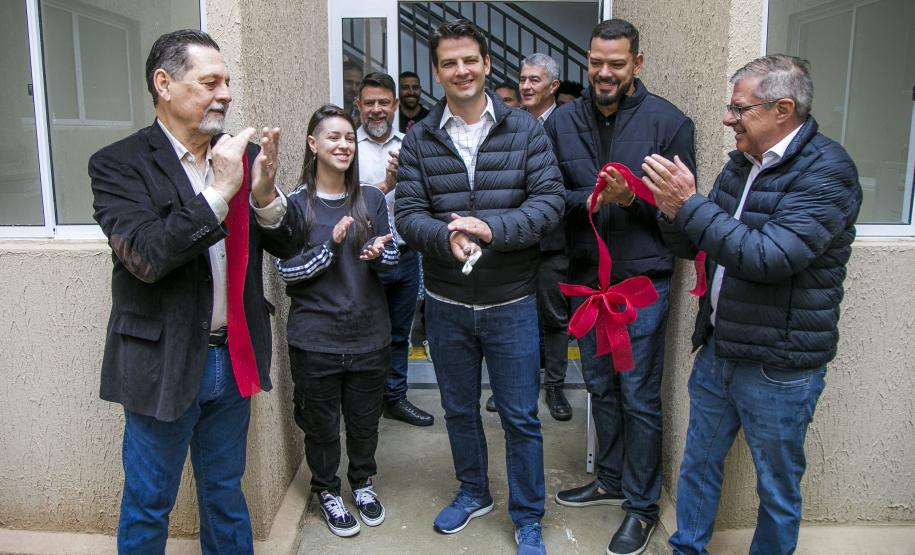 Com subsídios do Estado para entrada, 448 famílias recebem a casa própria em Curitiba