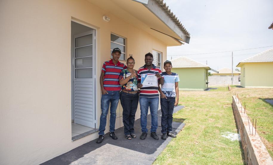 Cohapar realiza duas entregas de moradias no Paraná: Atalaia e Paiçandu