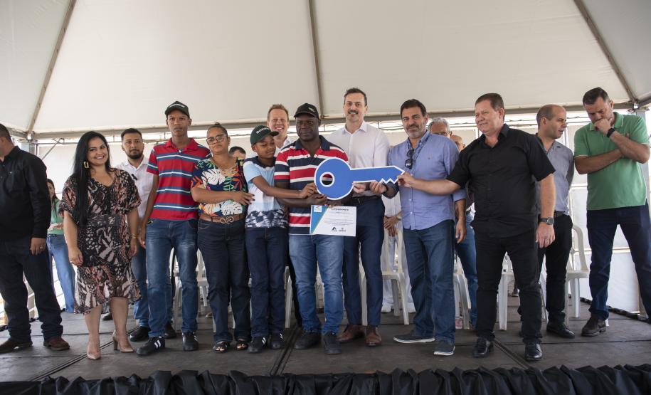 Cohapar realiza duas entregas de moradias no Paraná: Atalaia e Paiçandu