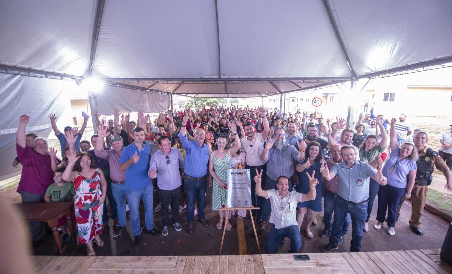 Famílias de Moreira Sales recebem as chaves da casa própria após subsídio do Estado