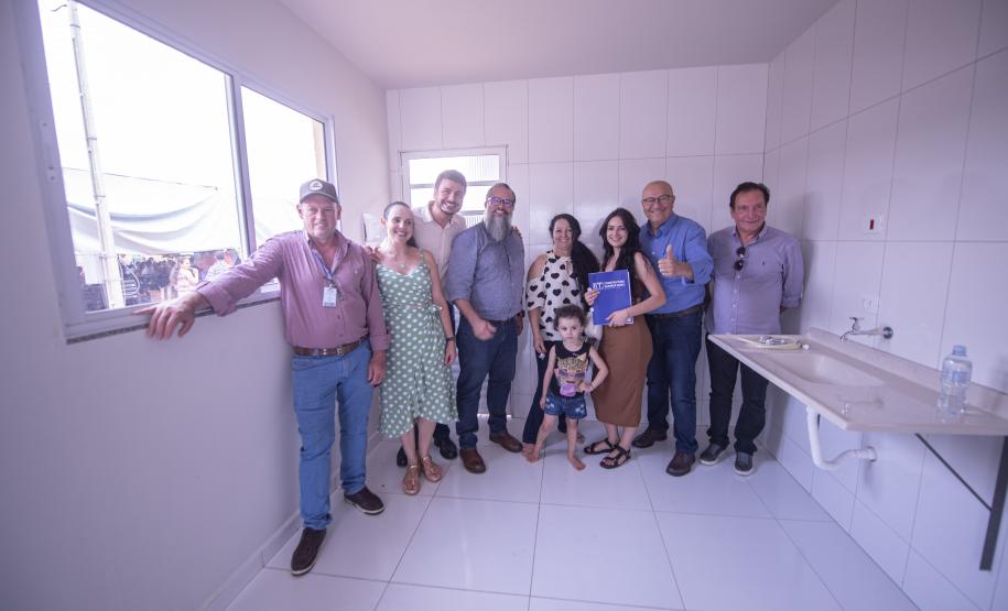 Famílias de Moreira Sales recebem as chaves da casa própria após subsídio do Estado