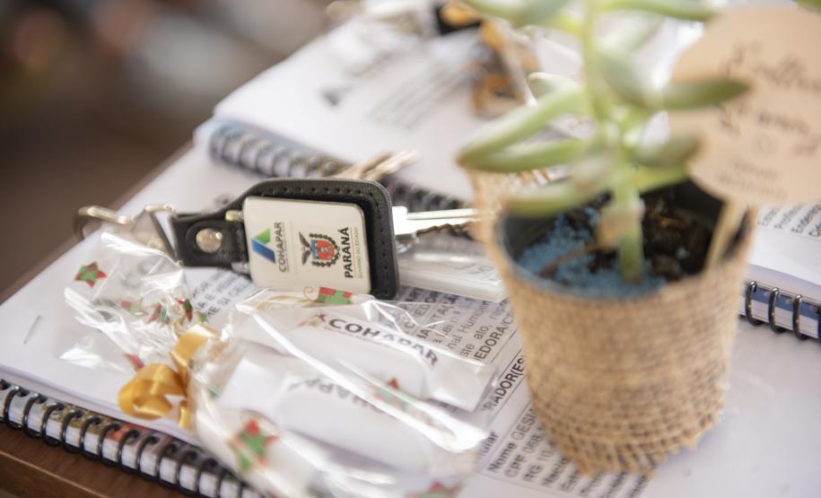 Famílias de Moreira Sales recebem as chaves da casa própria após subsídio do Estado