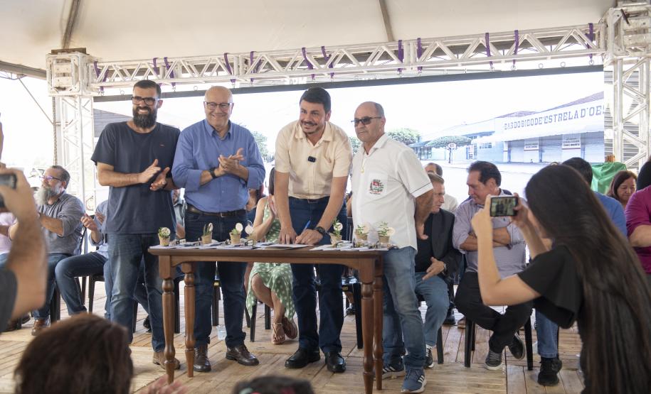 Famílias de Moreira Sales recebem as chaves da casa própria após subsídio do Estado