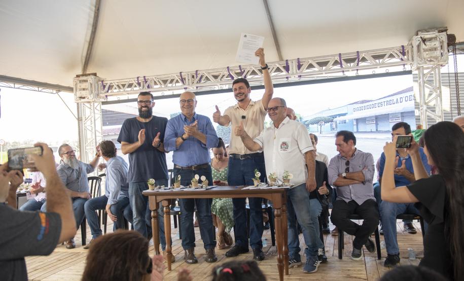 Famílias de Moreira Sales recebem as chaves da casa própria após subsídio do Estado