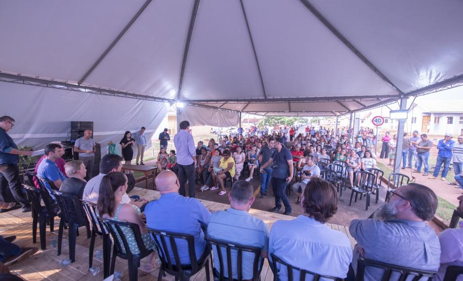 Famílias de Moreira Sales recebem as chaves da casa própria após subsídio do Estado