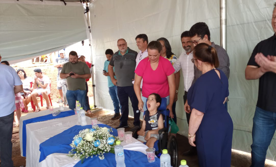 Famílias de Curiúva recebem as chaves da casa própria financiadas pelo Estado