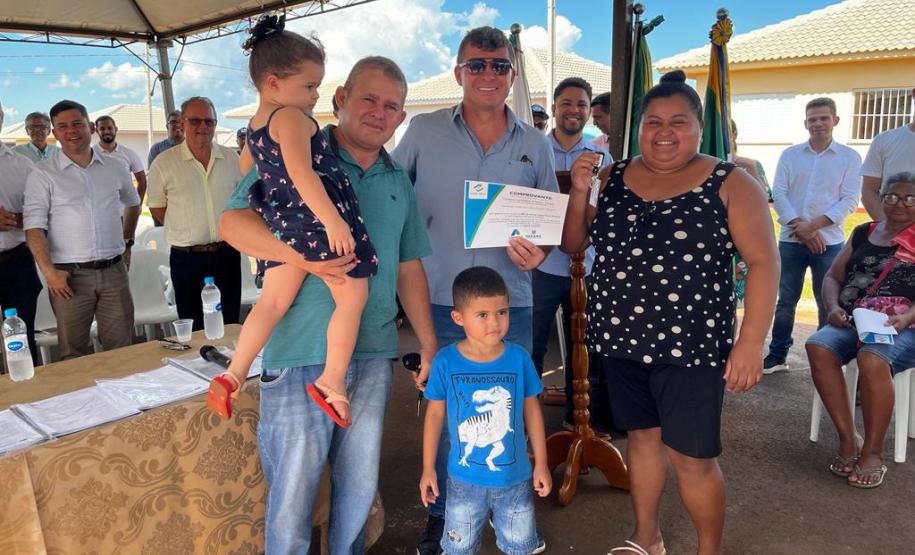 Estado ajuda no valor de entrada e 63 famílias de Terra Rica compram imóvel próprio