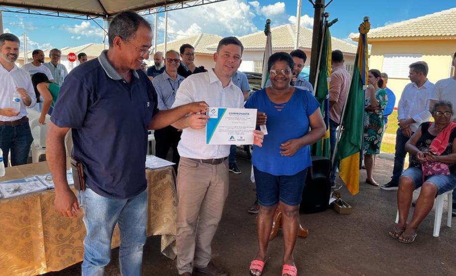 Estado ajuda no valor de entrada e 63 famílias de Terra Rica compram imóvel próprio