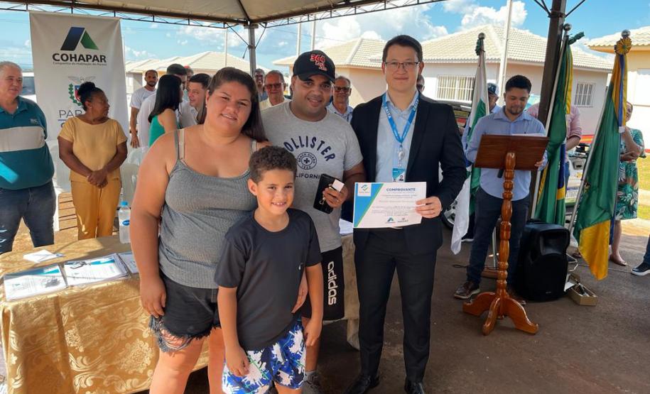 Estado ajuda no valor de entrada e 63 famílias de Terra Rica compram imóvel próprio