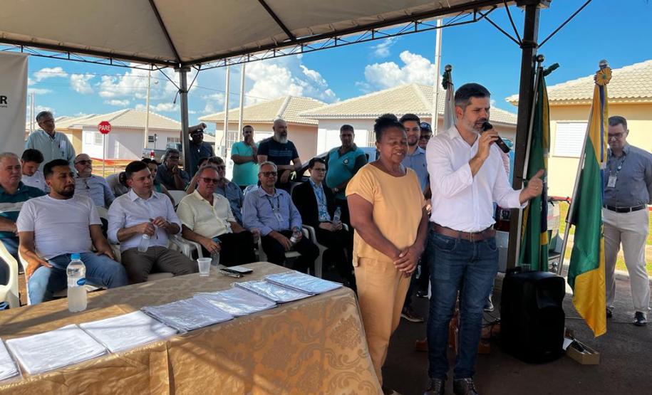 Estado ajuda no valor de entrada e 63 famílias de Terra Rica compram imóvel próprio