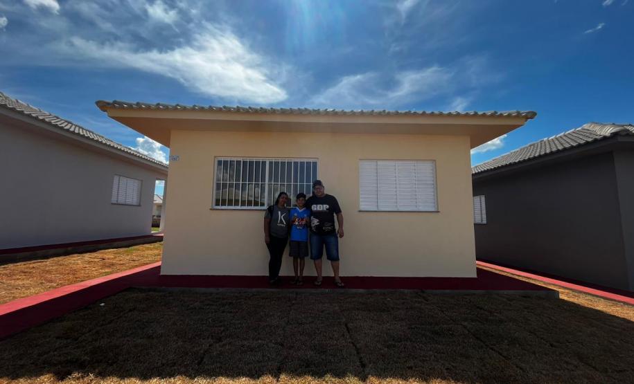 Estado ajuda no valor de entrada e 63 famílias de Terra Rica compram imóvel próprio