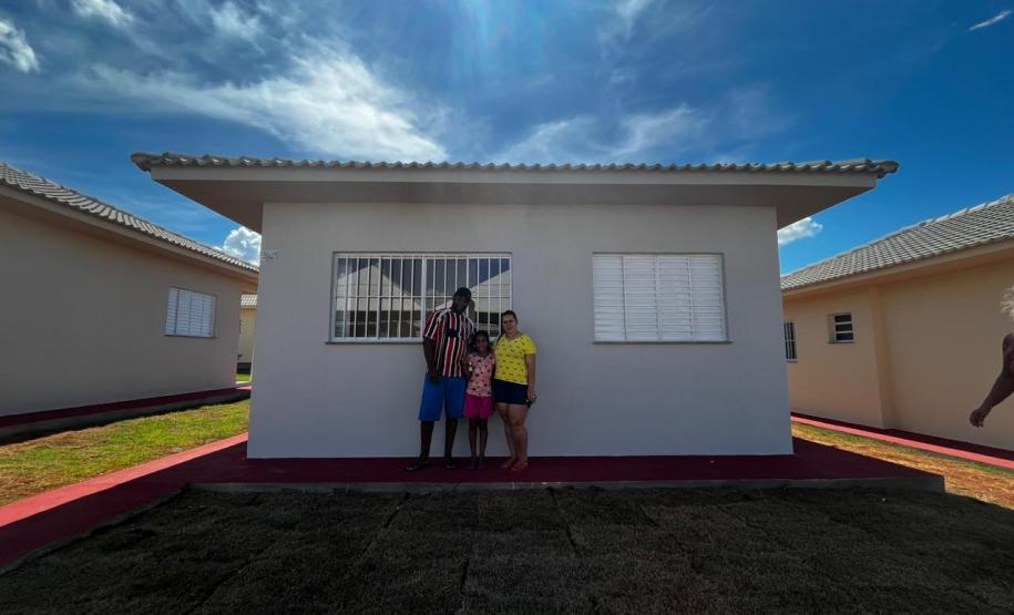 Estado ajuda no valor de entrada e 63 famílias de Terra Rica compram imóvel próprio