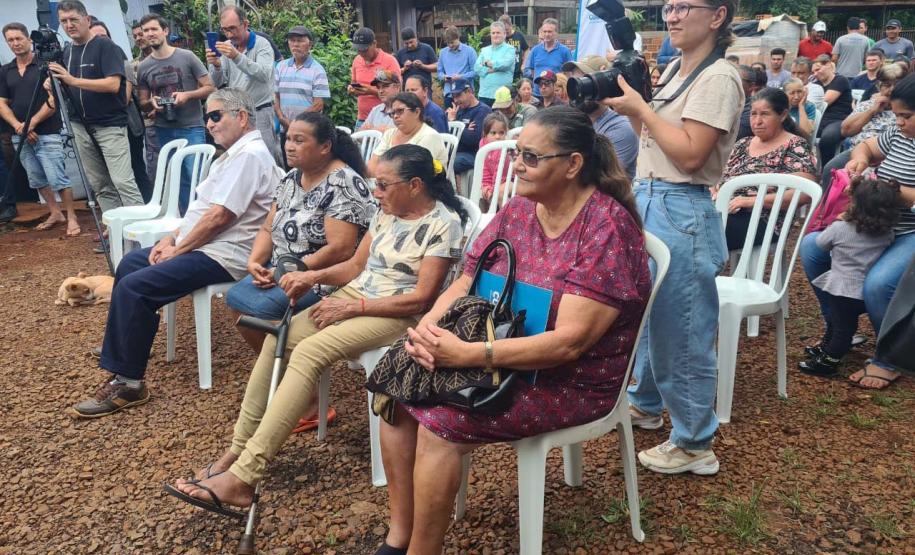 Cohapar entrega 76 matrículas de regularização fundiária para famílias de Cascavel