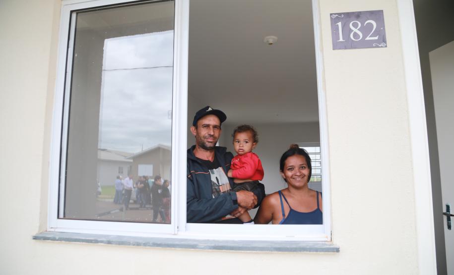 Governador entrega condomínio residencial para 103 famílias em Loanda
