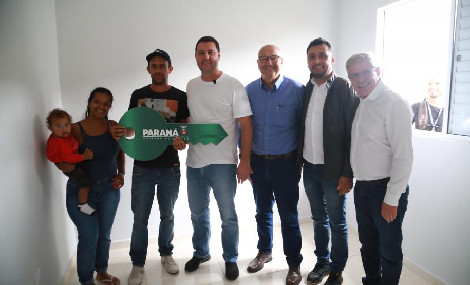 Governador entrega condomínio residencial para 103 famílias em Loanda