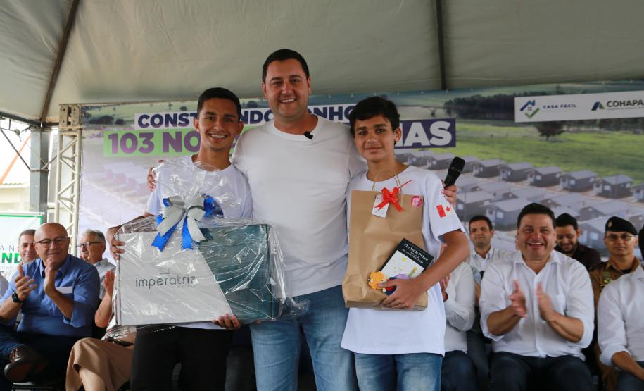 Governador entrega condomínio residencial para 103 famílias em Loanda