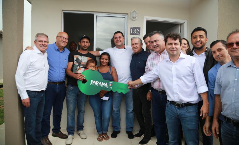 Governador entrega condomínio residencial para 103 famílias em Loanda