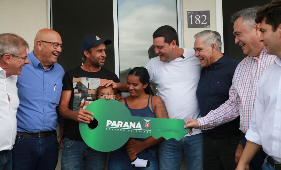 Governador entrega condomínio residencial para 103 famílias em Loanda