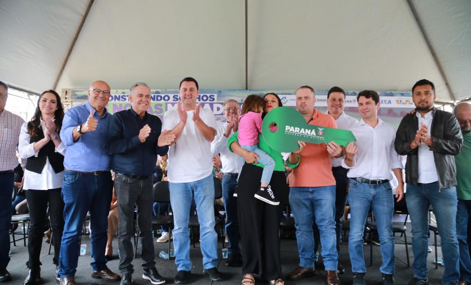 Governador entrega condomínio residencial para 103 famílias em Loanda