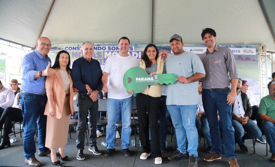 Governador entrega condomínio residencial para 103 famílias em Loanda