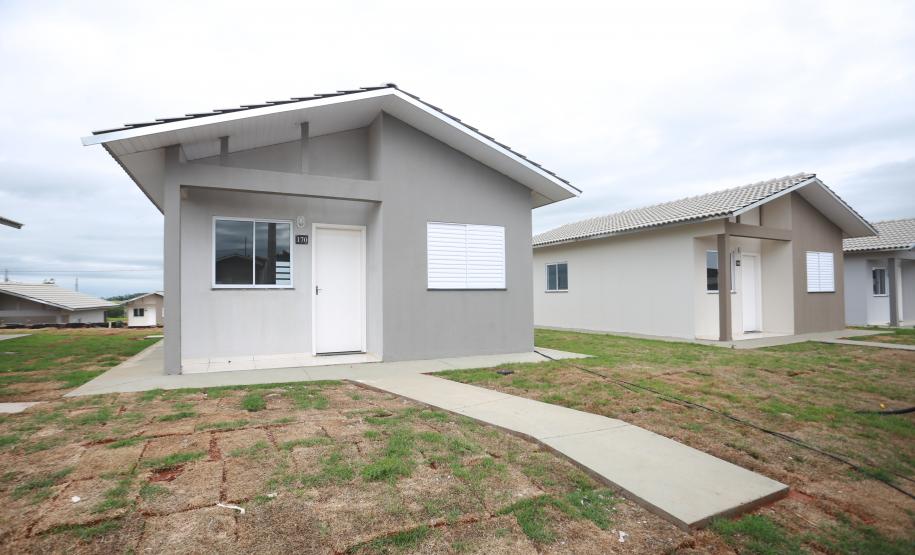 Governador entrega condomínio residencial para 103 famílias em Loanda