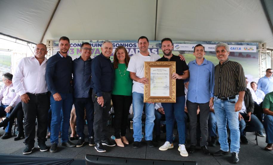 Governador entrega condomínio residencial para 103 famílias em Loanda