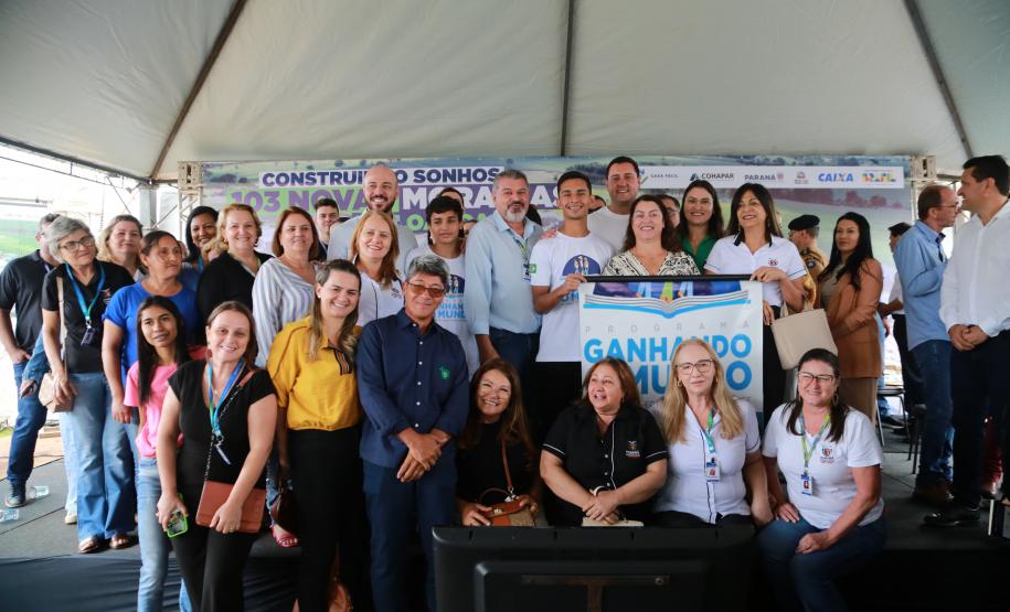 Governador entrega condomínio residencial para 103 famílias em Loanda