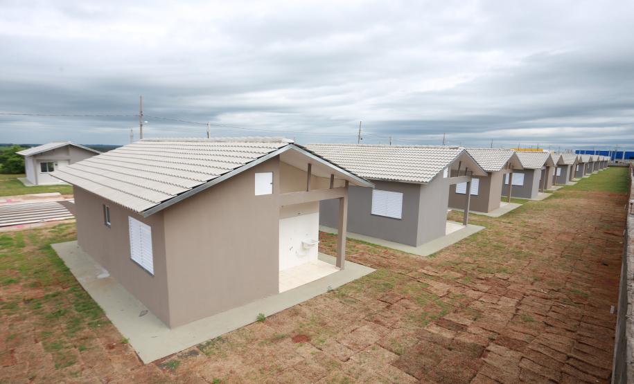 Governador entrega condomínio residencial para 103 famílias em Loanda