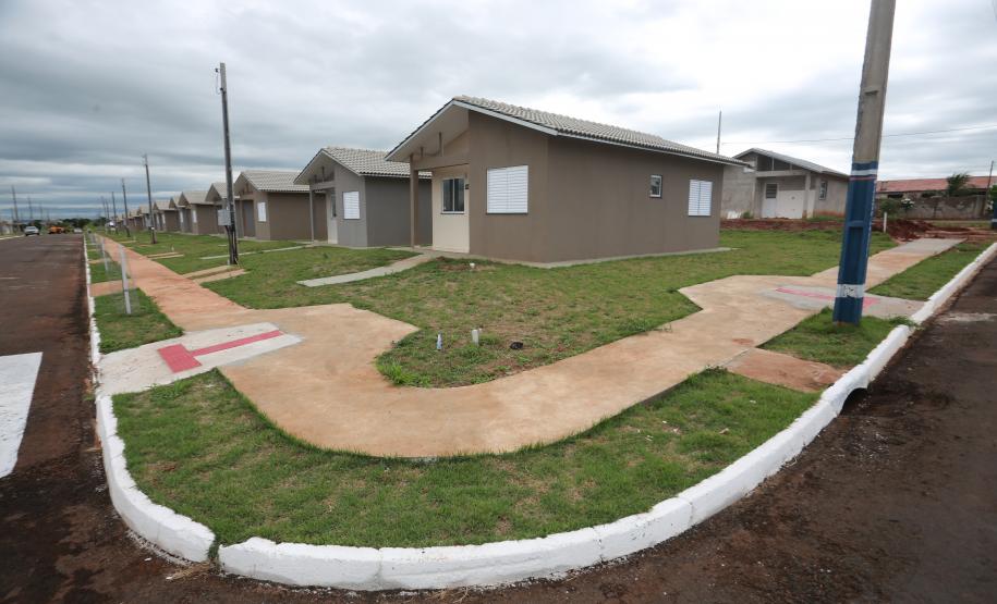 Governador entrega condomínio residencial para 103 famílias em Loanda