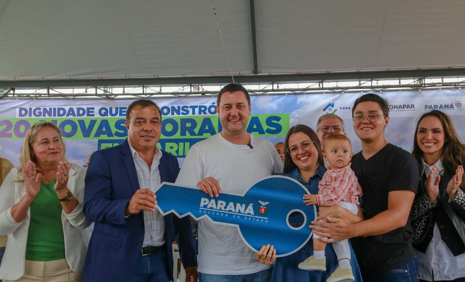 Com subsídio do Estado, 20 famílias de Marilena recebem as chaves da casa própria