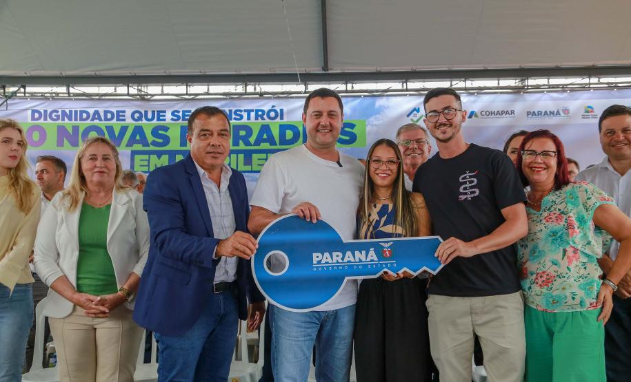 Com subsídio do Estado, 20 famílias de Marilena recebem as chaves da casa própria