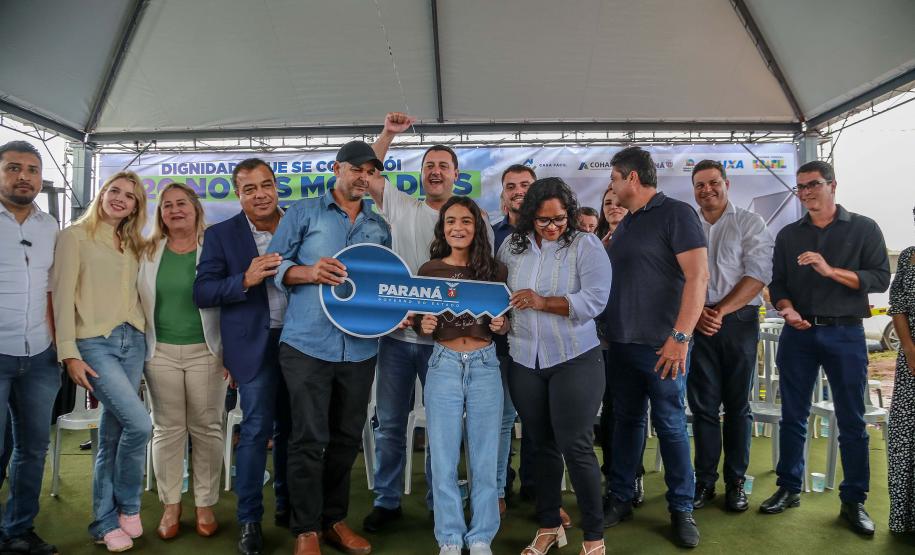 Com subsídio do Estado, 20 famílias de Marilena recebem as chaves da casa própria